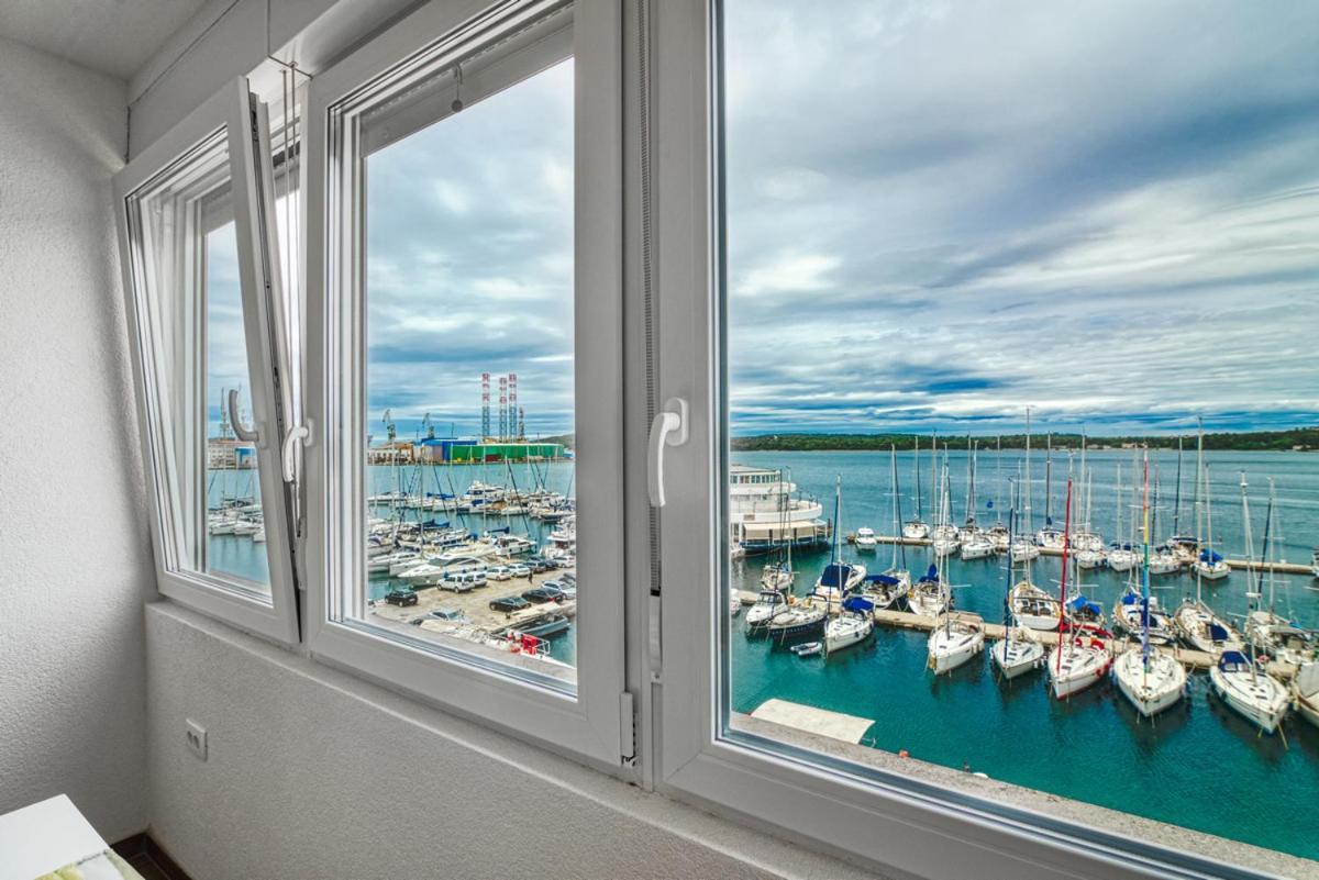 Apartment Marina With Sea View Pula Bagian luar foto
