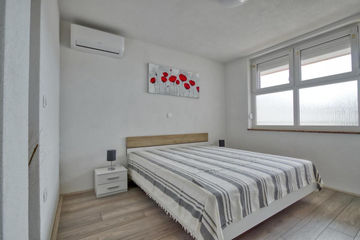 Apartment Marina With Sea View Pula Bagian luar foto
